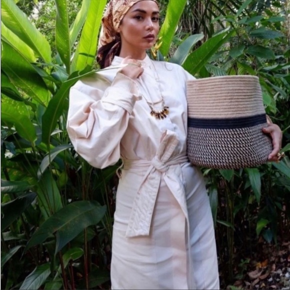 NWOT structured cream dress - Picture 3 of 15